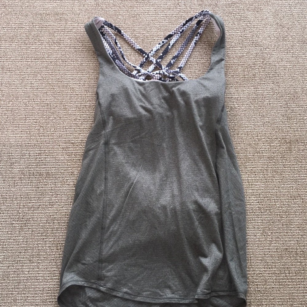 Lululemon green tank top with sports bra!!✨✨✨